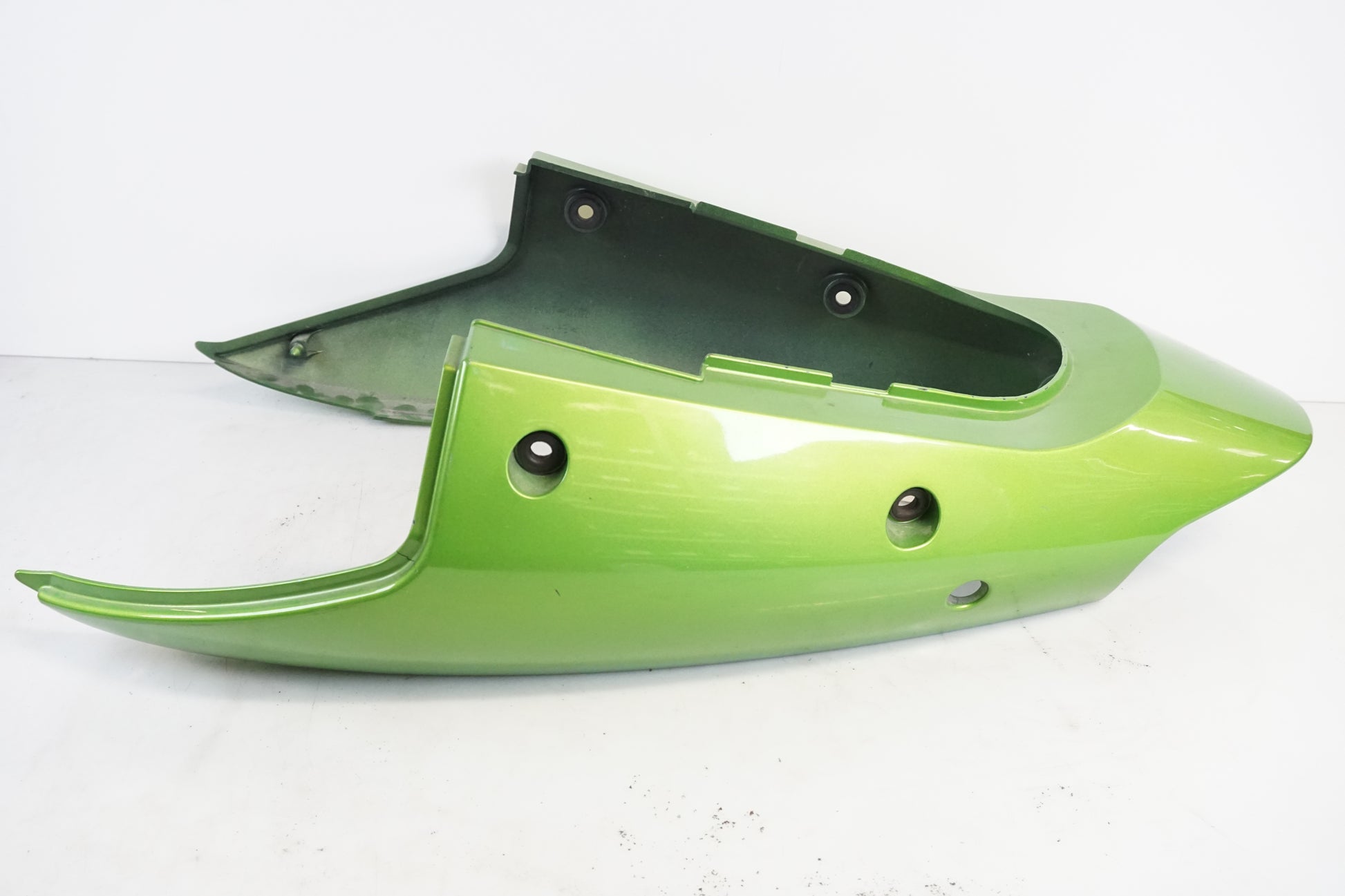 Snett uppifrån på Bakvinge från en Kawasaki ZX-12R -2000 motorcykel.