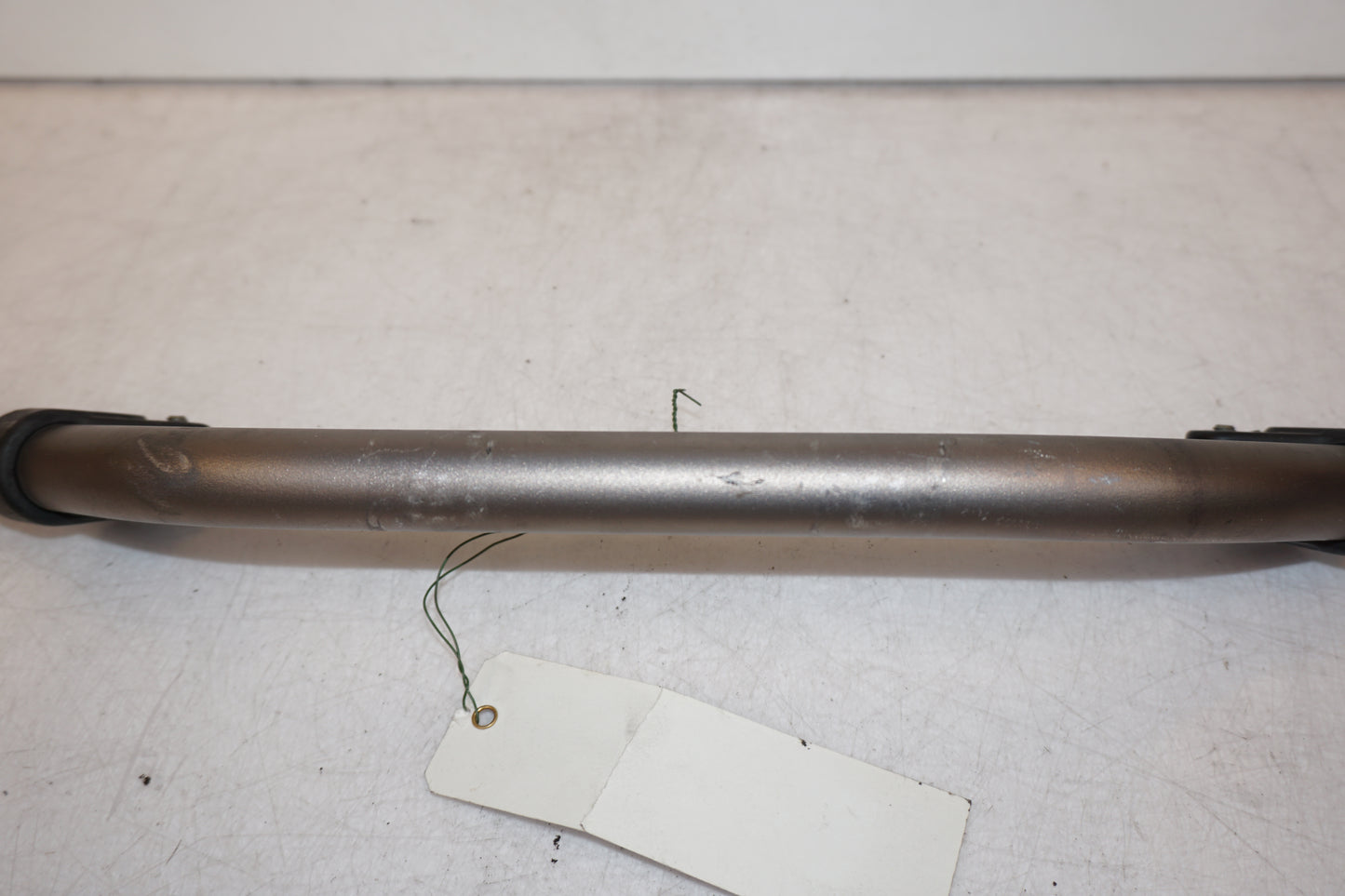 Extrabild1 på Styre från en Husqvarna SM 500 -2006 motorcykel.