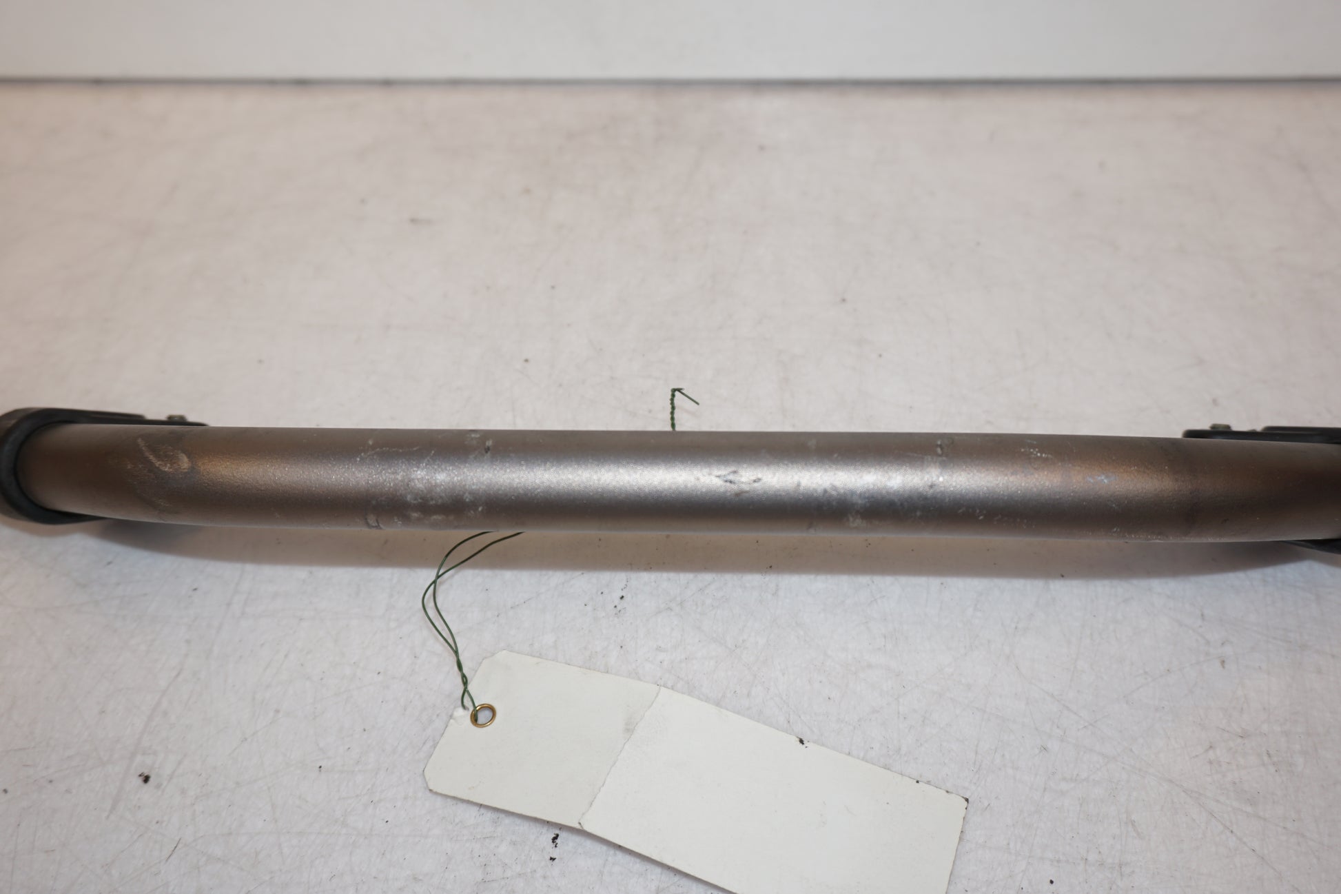 Extrabild1 på Styre från en Husqvarna SM 500 -2006 motorcykel.