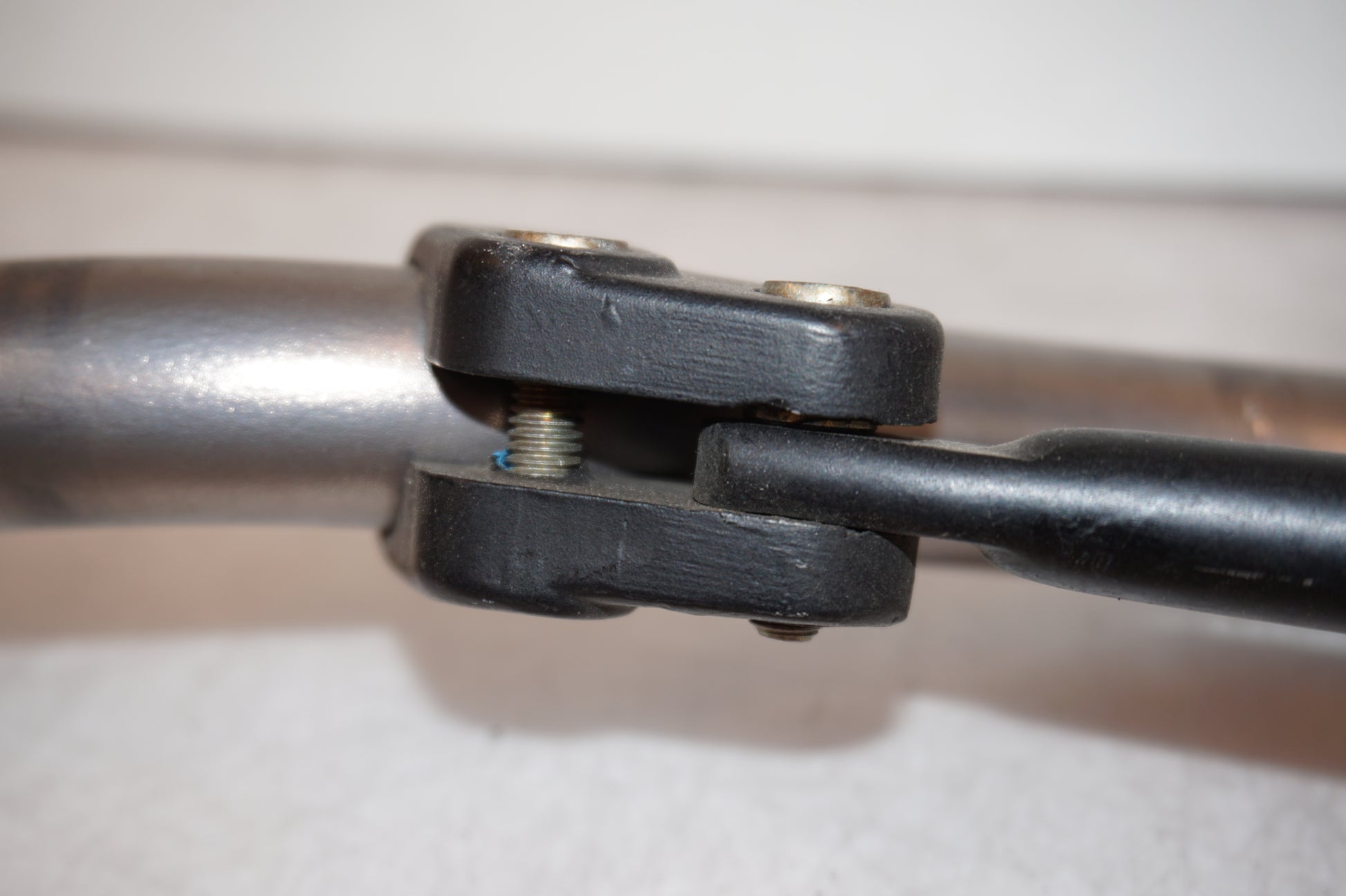 Extrabild4 på Styre från en Husqvarna SM 500 -2006 motorcykel.