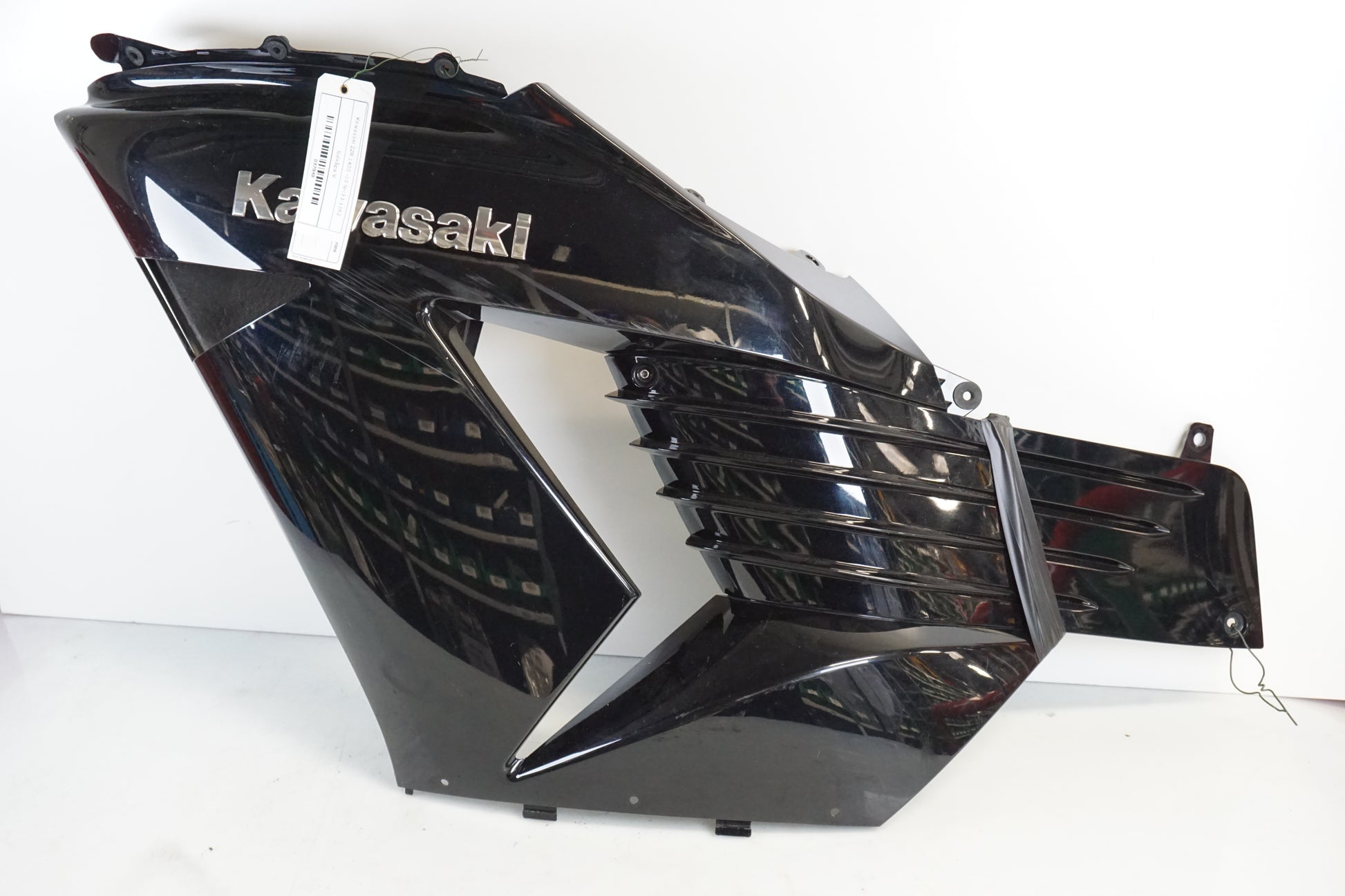 Framsidan på Sidkåpa från en Kawasaki ZZ-R 1400 -2010 motorcykel.