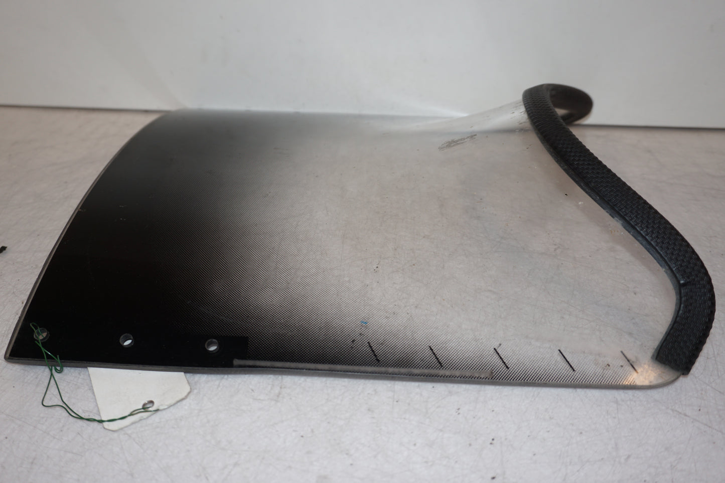 Extrabild1 på Vindruta från en Suzuki GSX 1100 F -1990 motorcykel.