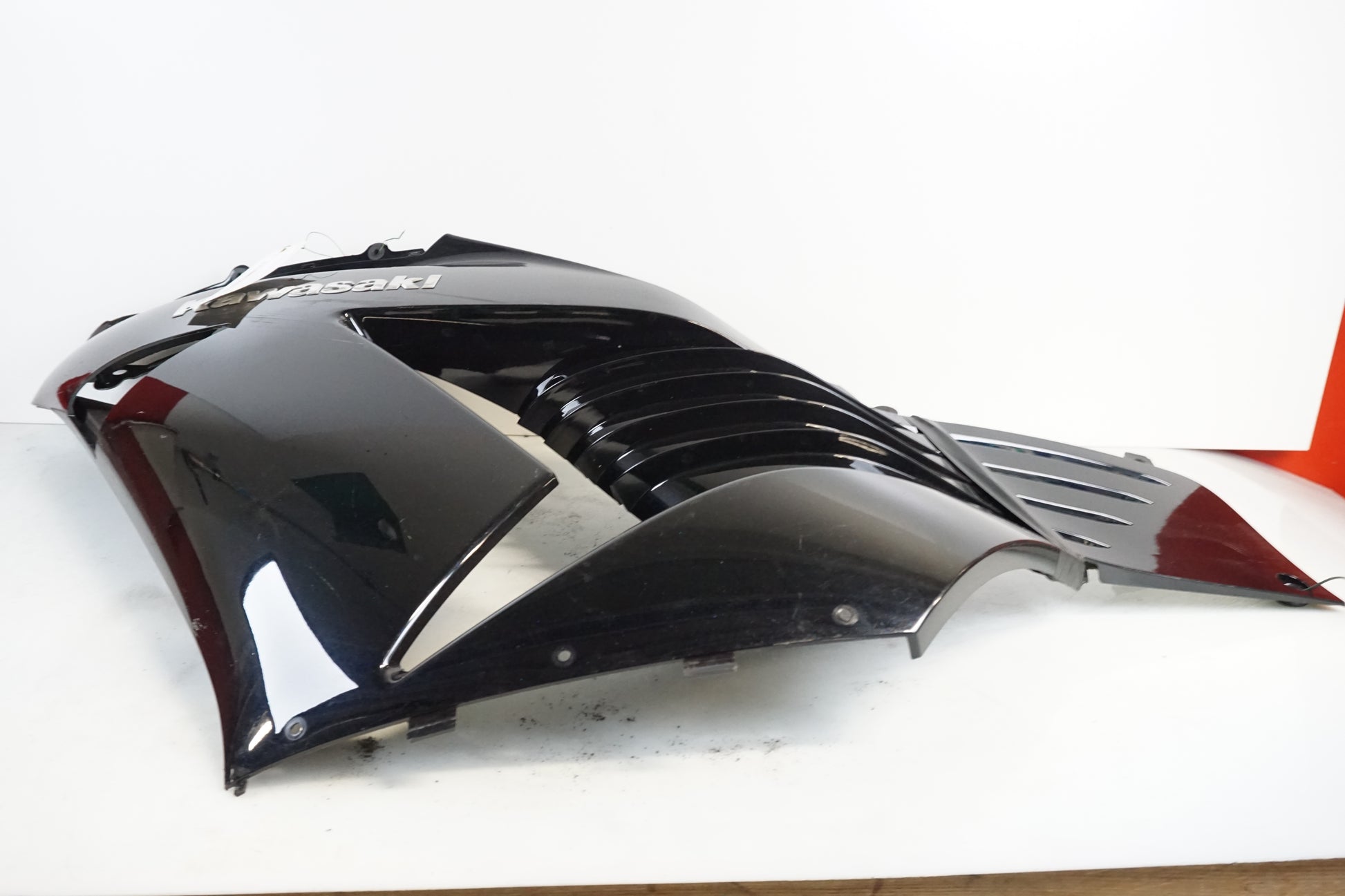 Baksidan på Sidkåpa från en Kawasaki ZZ-R 1400 -2010 motorcykel.