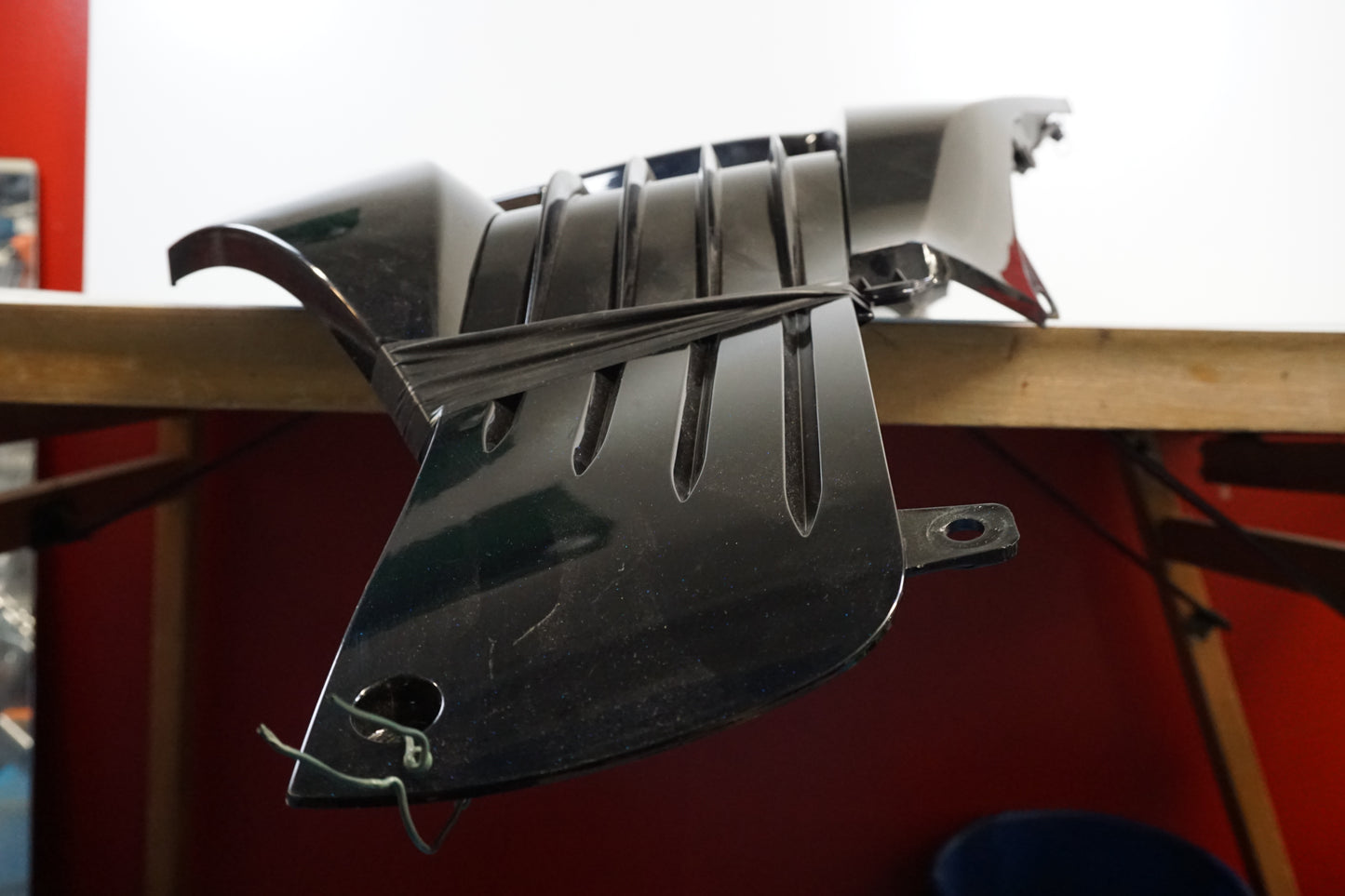 Höger sida på Sidkåpa från en Kawasaki ZZ-R 1400 -2010 motorcykel.