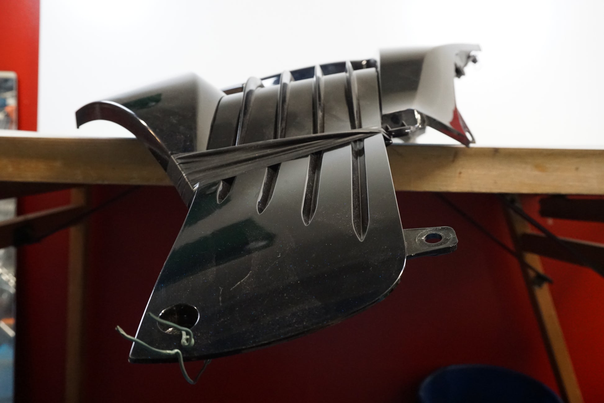 Höger sida på Sidkåpa från en Kawasaki ZZ-R 1400 -2010 motorcykel.