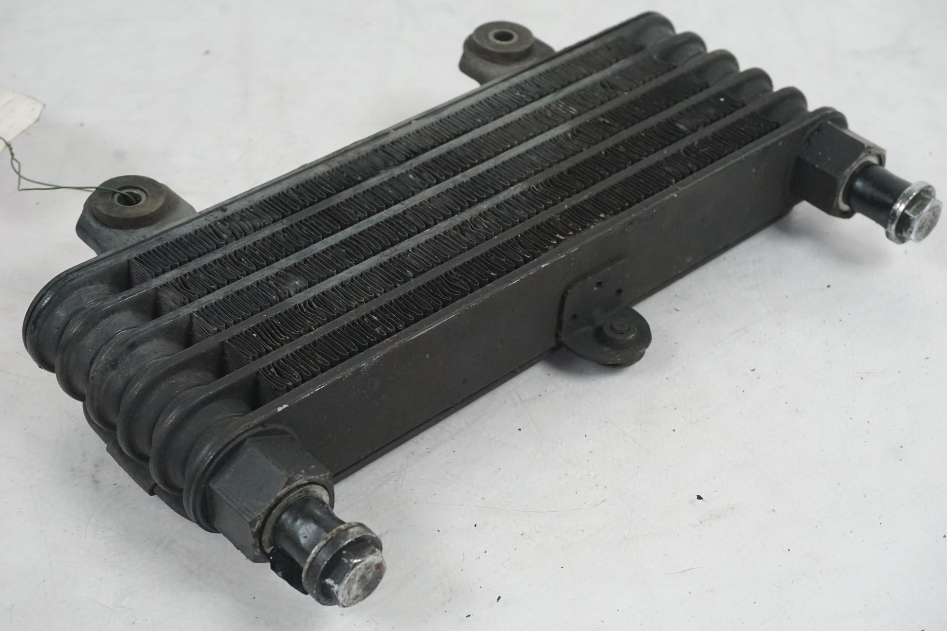 Snett uppifrån på Oljekyl från en Cagiva Raptor 1000 -2002 motorcykel.