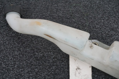 Höger sida på Vattenexpansionskärl från en Cagiva Raptor 1000 -2002 motorcykel.