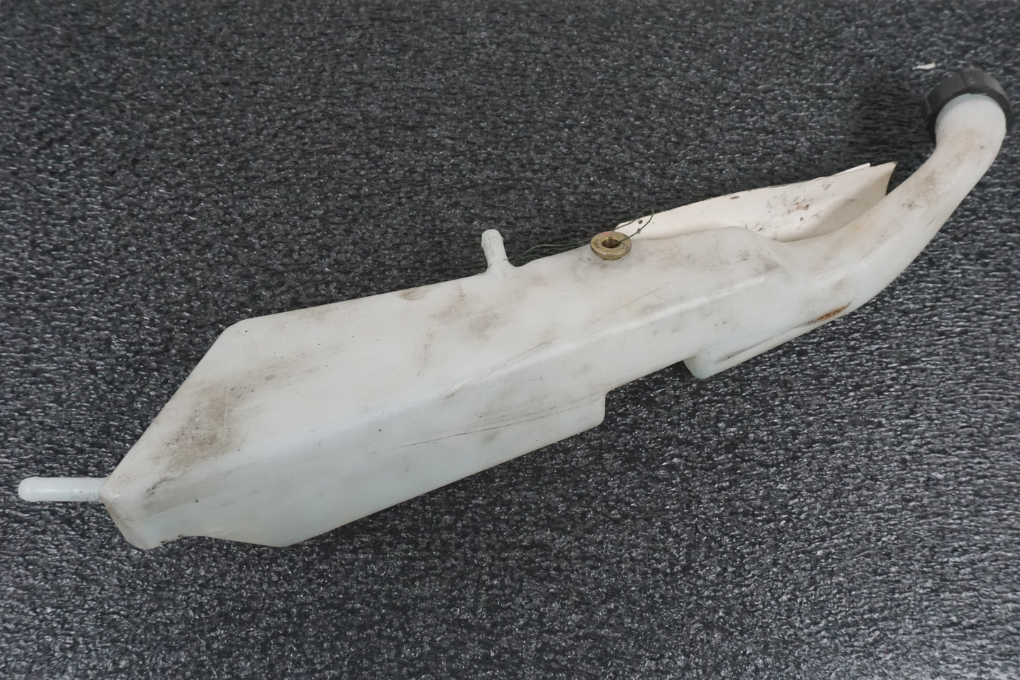 Vänster sida på Vattenexpansionskärl från en Cagiva Raptor 1000 -2002 motorcykel.