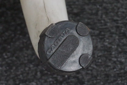 Snett uppifrån på Vattenexpansionskärl från en Cagiva Raptor 1000 -2002 motorcykel.