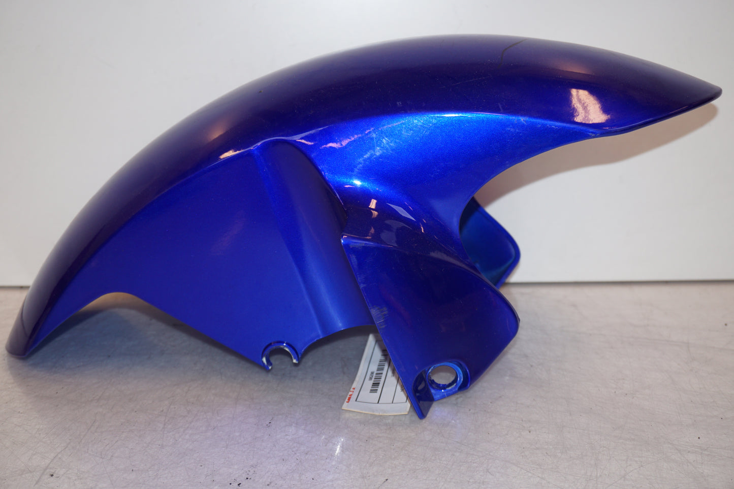 Snett nerifrån på Framskärm från en Yamaha YZF R6 -2009 motorcykel.