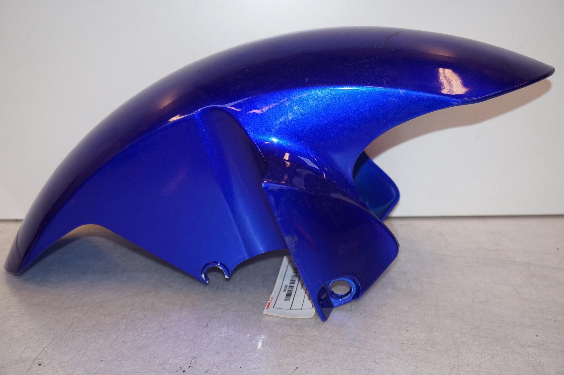 Snett nerifrån på Framskärm från en Yamaha YZF R6 -2009 motorcykel.