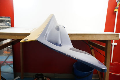 Snett uppifrån på Bakvinge från en Kawasaki ZZR 1100 -1991 motorcykel.