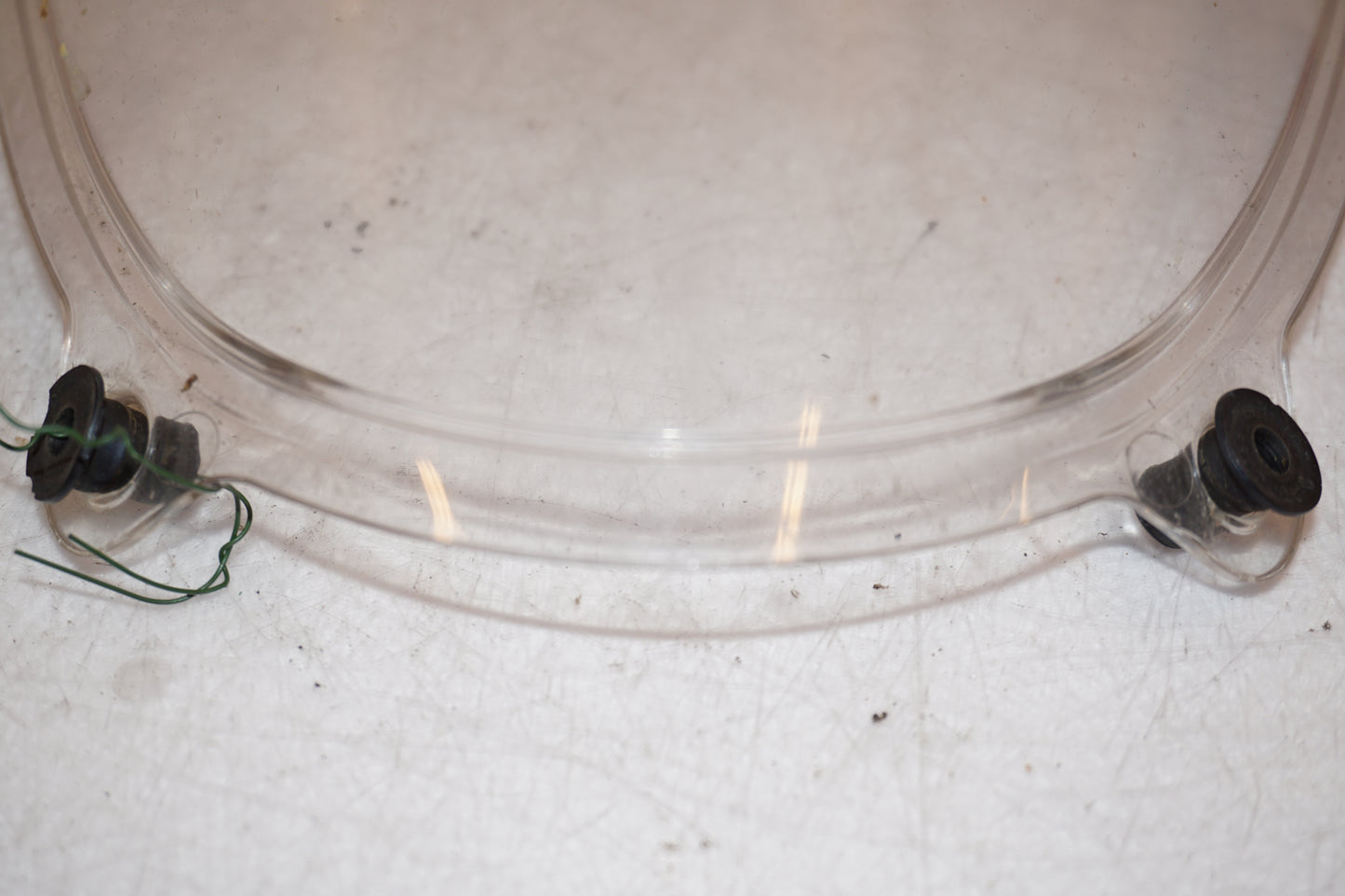 Höger sida på Vindruta från en Suzuki SV 1000 -2004 motorcykel.