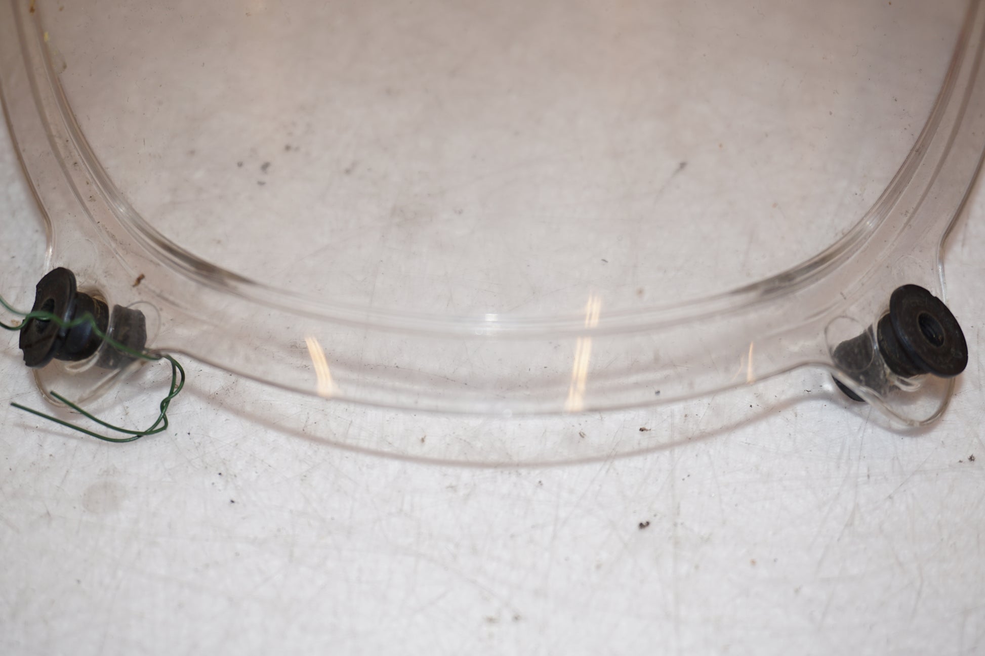 Höger sida på Vindruta från en Suzuki SV 1000 -2004 motorcykel.