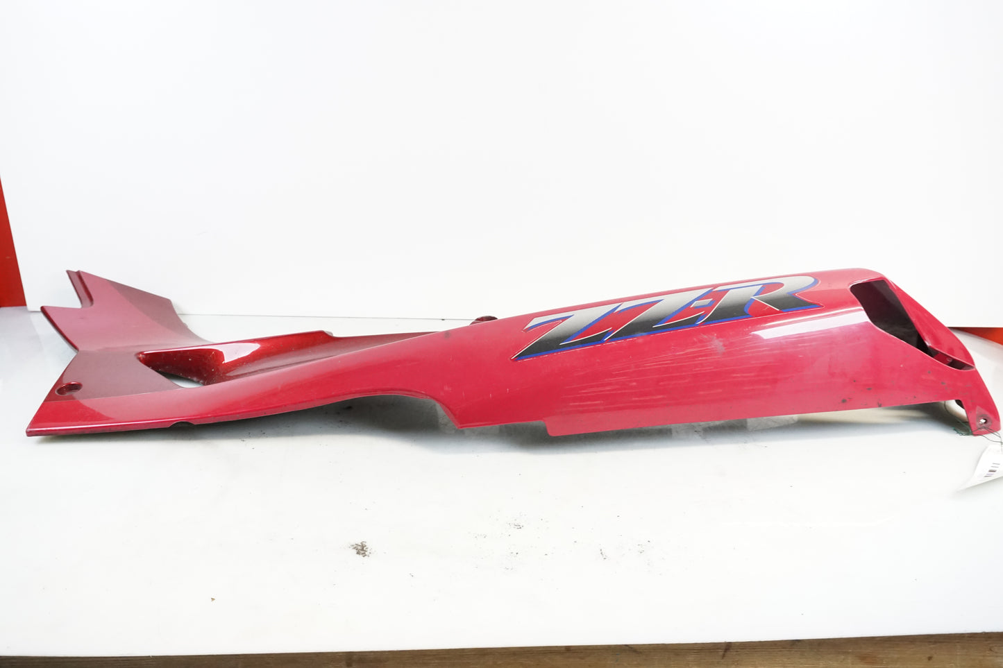 Baksidan på Bakvinge från en Kawasaki ZZR 600 -1993 motorcykel.