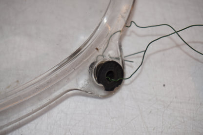 Snett uppifrån på Vindruta från en Suzuki SV 1000 -2004 motorcykel.