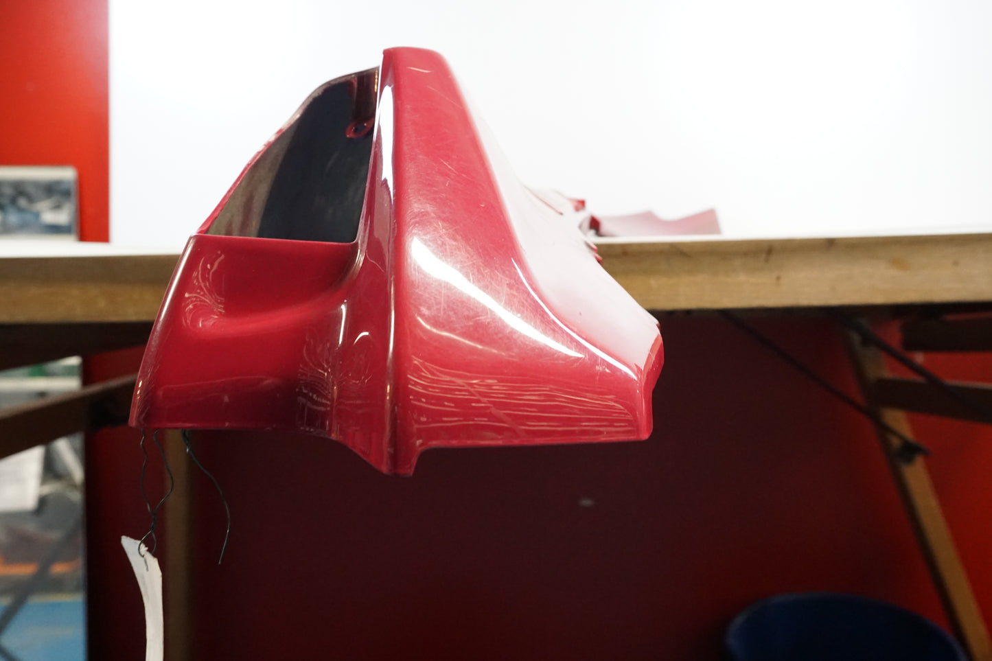 Höger sida på Bakvinge från en Kawasaki ZZR 600 -1993 motorcykel.