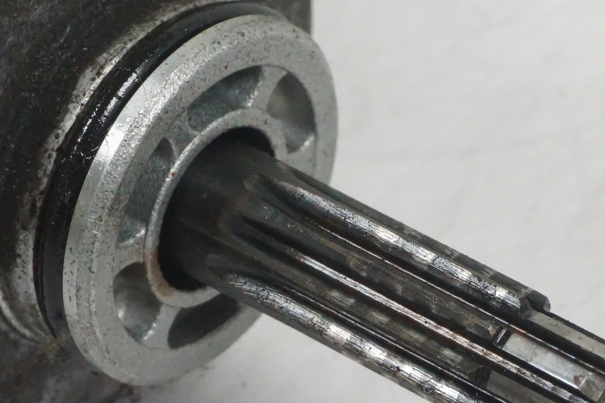 Vänster sida på Startmotor från en Cagiva Raptor 1000 -2002 motorcykel.