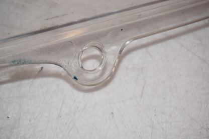 Snett nerifrån på Vindruta från en Suzuki SV 1000 -2004 motorcykel.