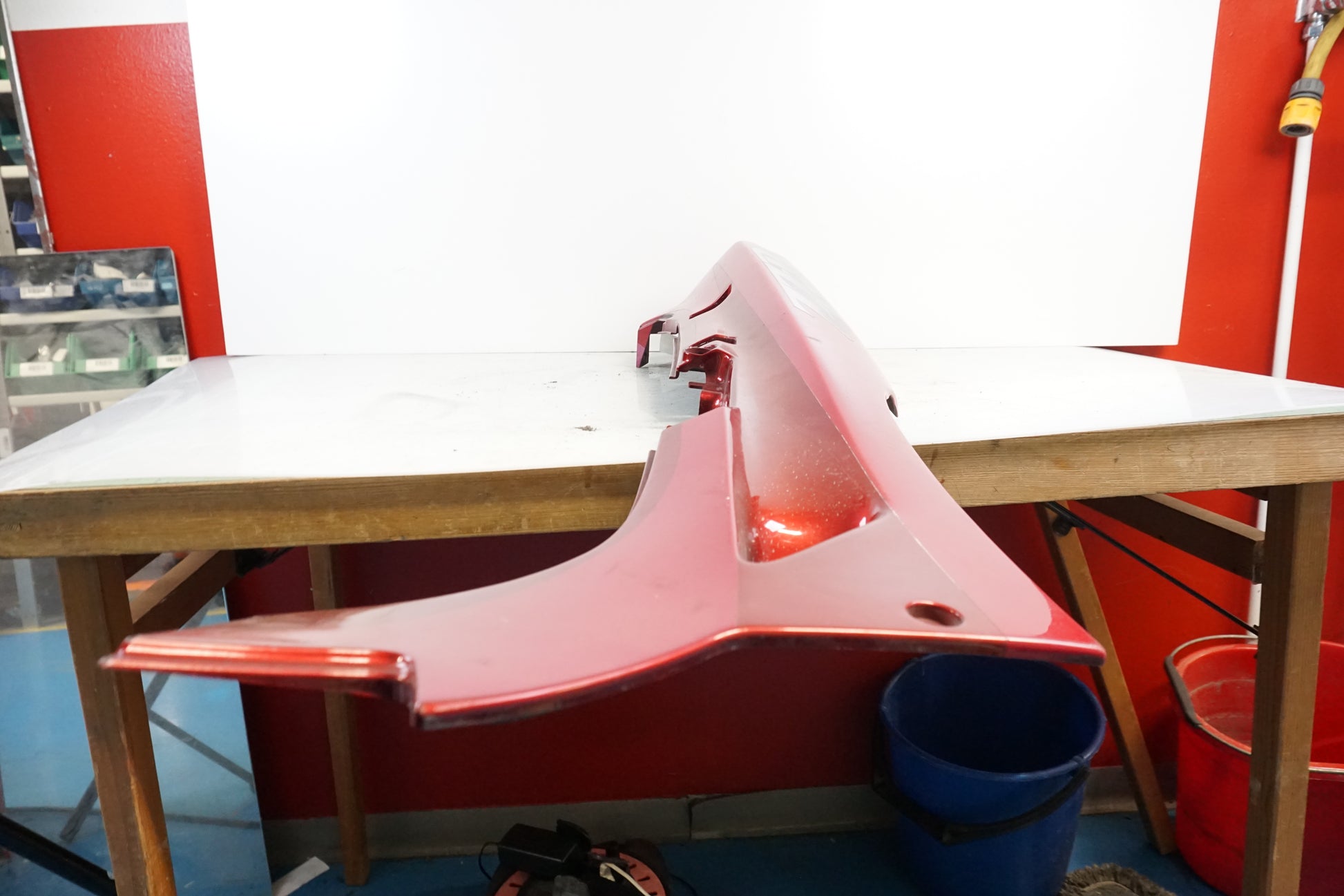 Snett uppifrån på Bakvinge från en Kawasaki ZZR 600 -1993 motorcykel.