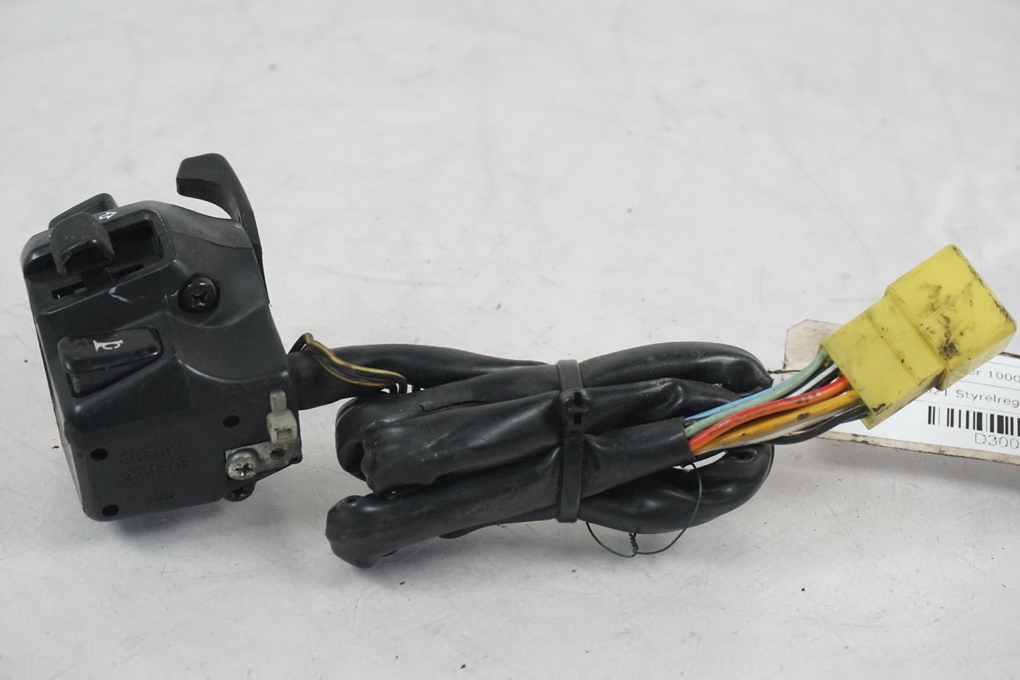 Baksidan på Styrelreglage från en Cagiva Raptor 1000 -2002 motorcykel.