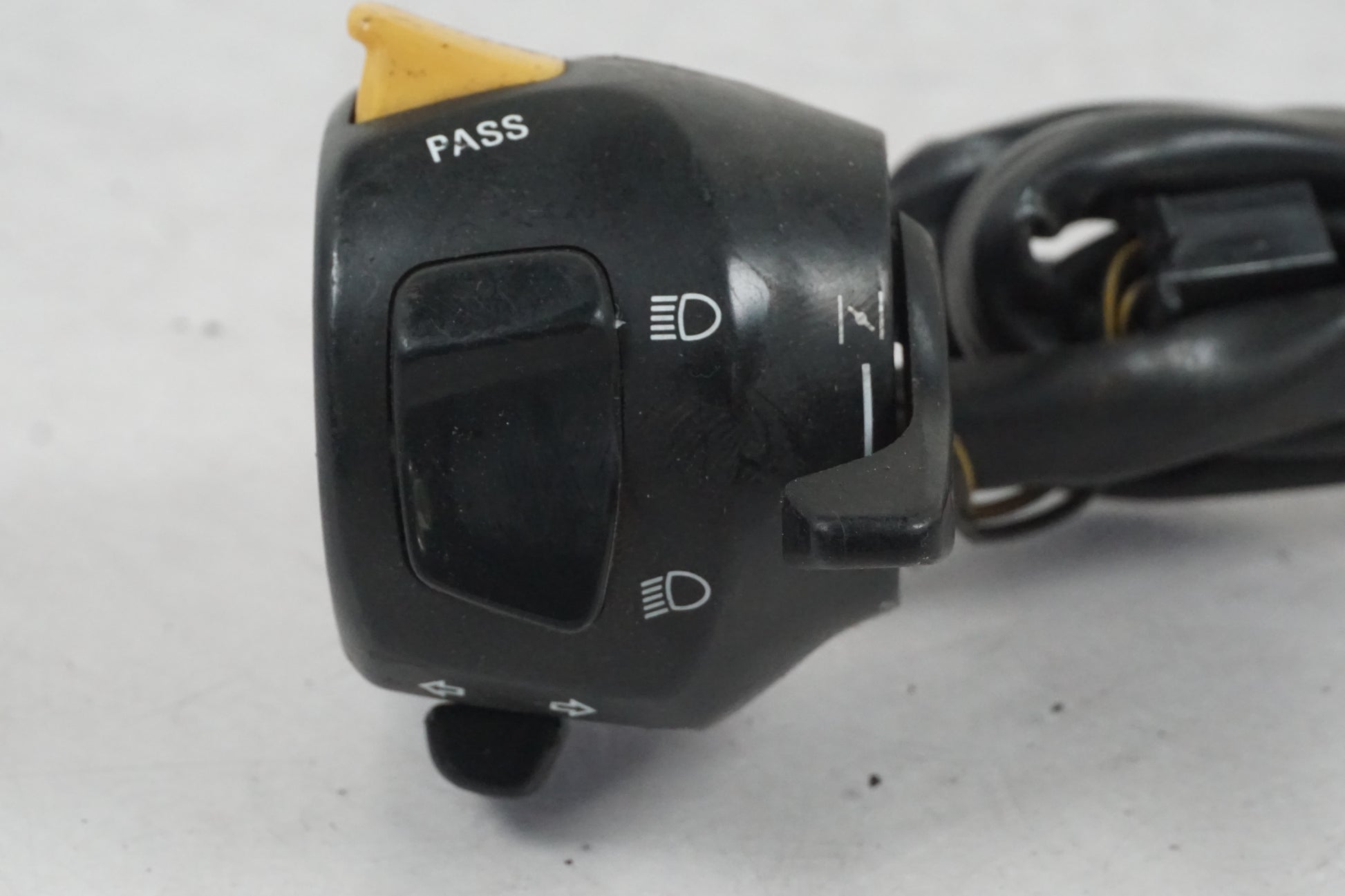 Vänster sida på Styrelreglage från en Cagiva Raptor 1000 -2002 motorcykel.