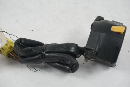 Snett uppifrån på Styrelreglage från en Cagiva Raptor 1000 -2002 motorcykel.