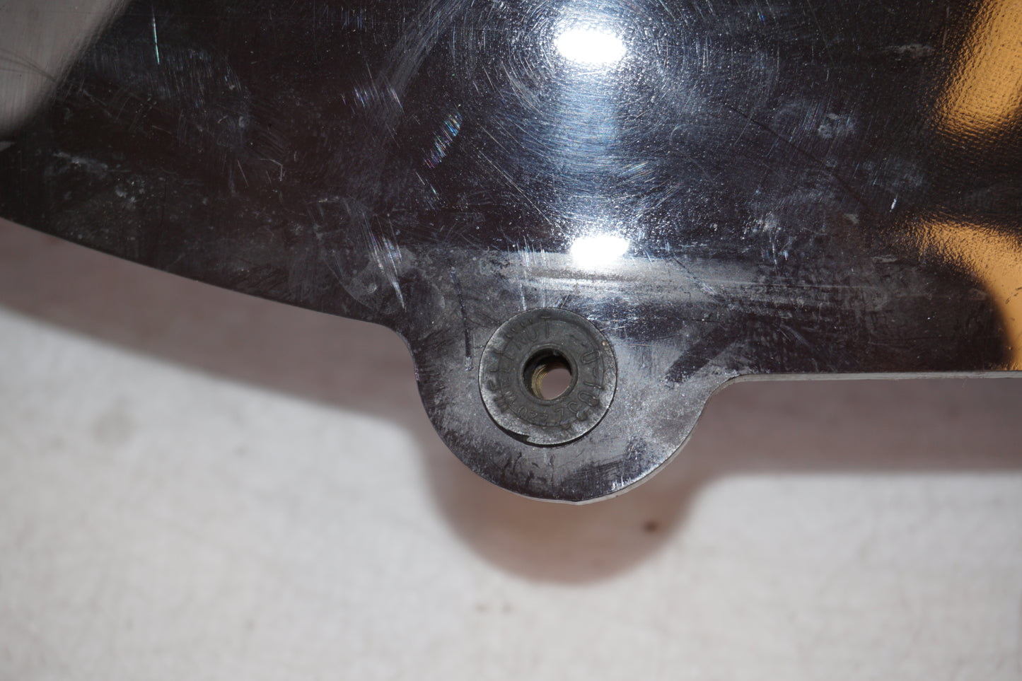 Vänster sida på Vindruta från en Suzuki TL 1000 S -1997 motorcykel.