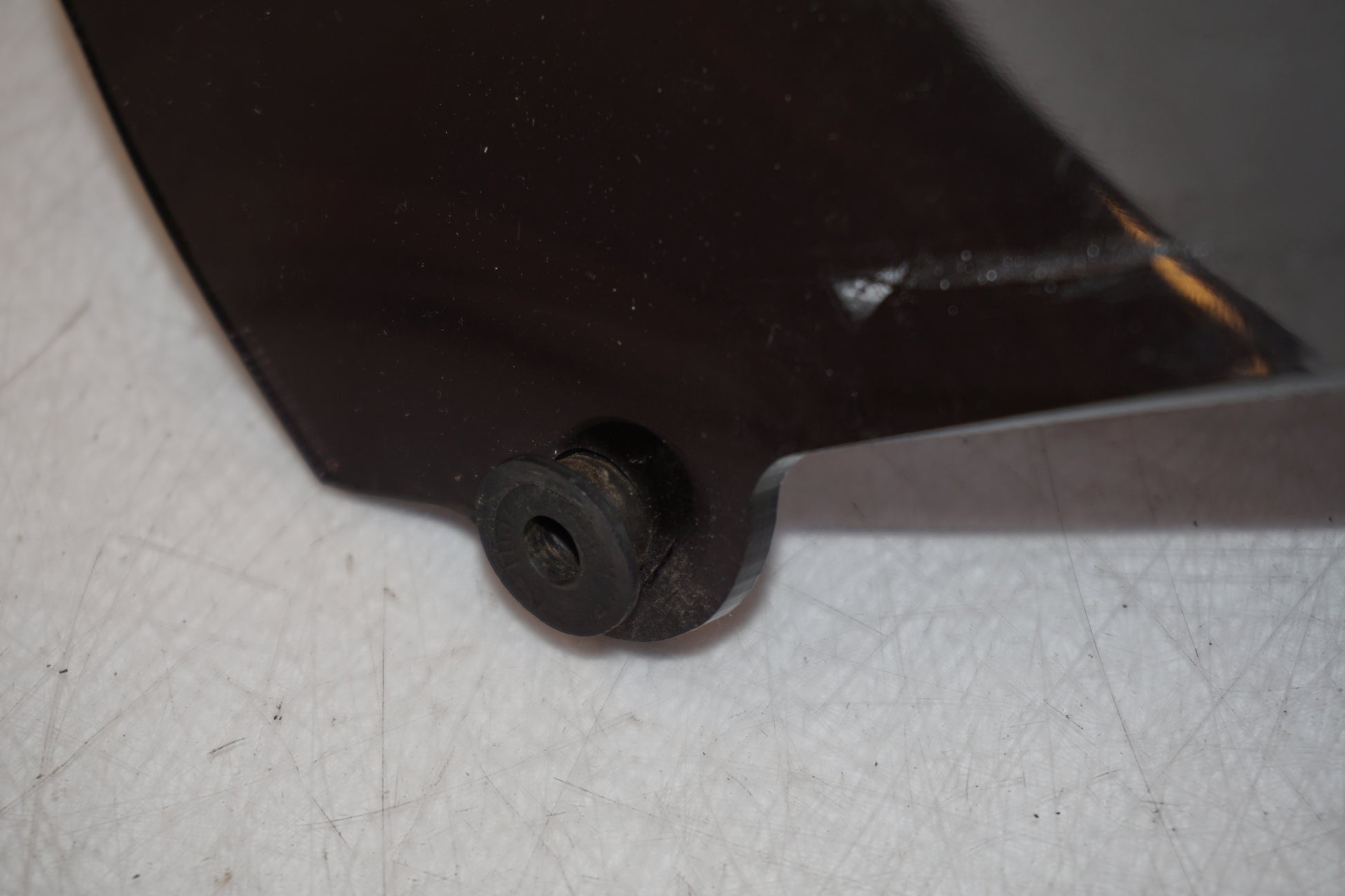 Snett uppifrån på Vindruta från en Suzuki TL 1000 S -1997 motorcykel.