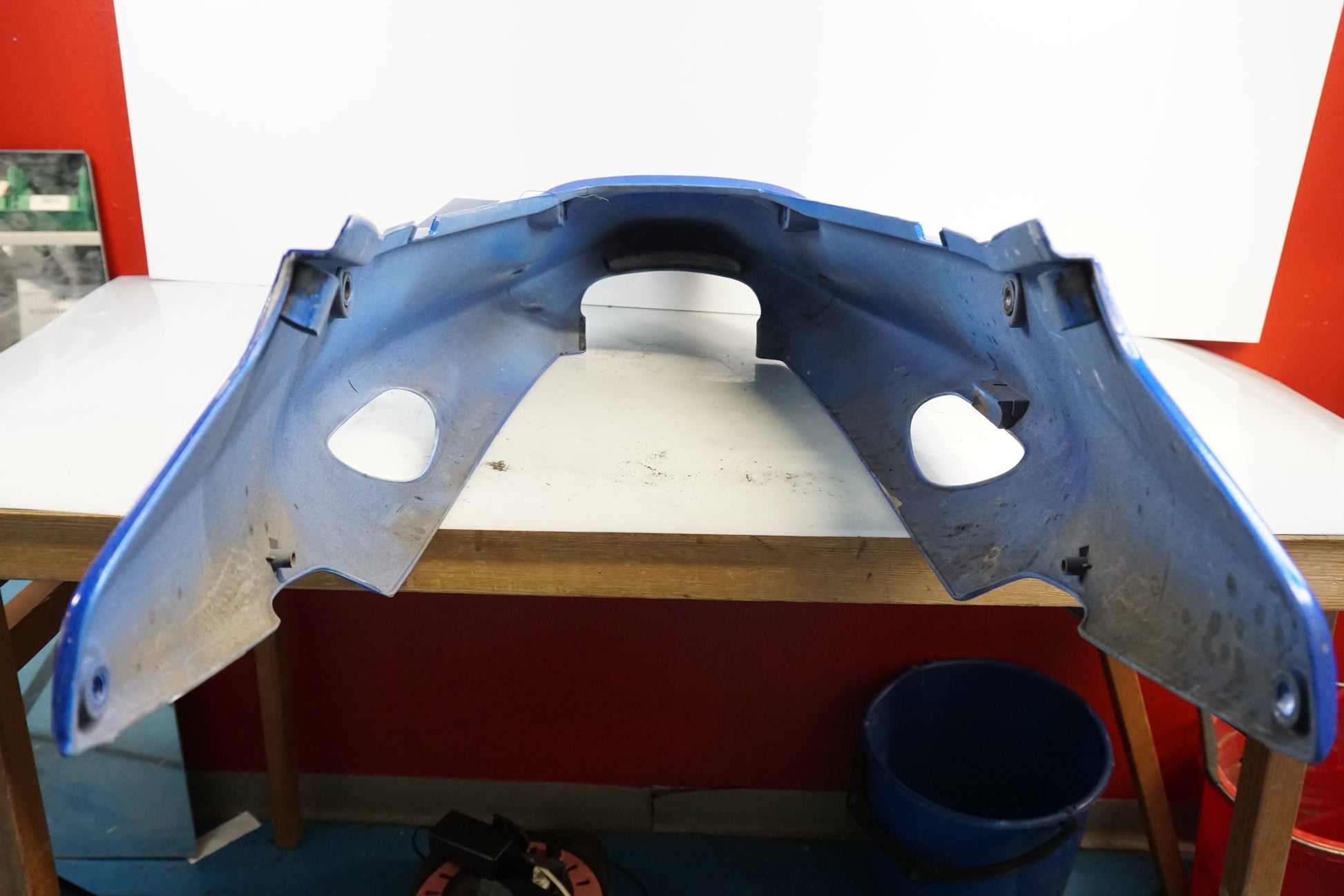 Vänster sida på Bakvinge från en Honda CBR 1100 XX -2000 motorcykel.