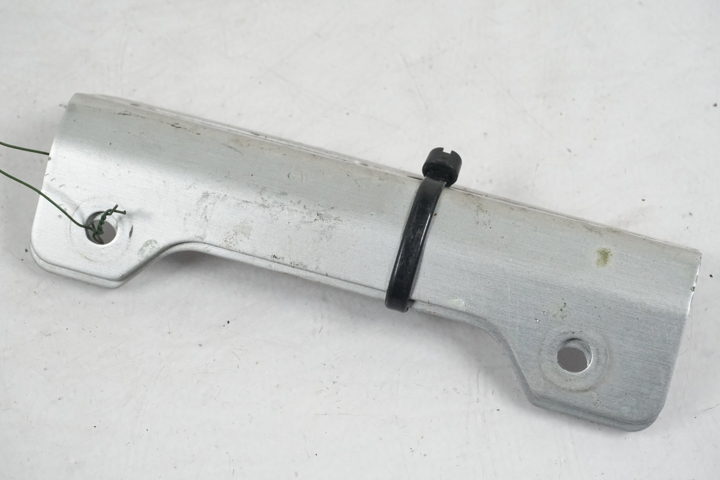 Baksidan på Vattenkyldekor från en Honda CB 600 Hornet -2003 motorcykel.