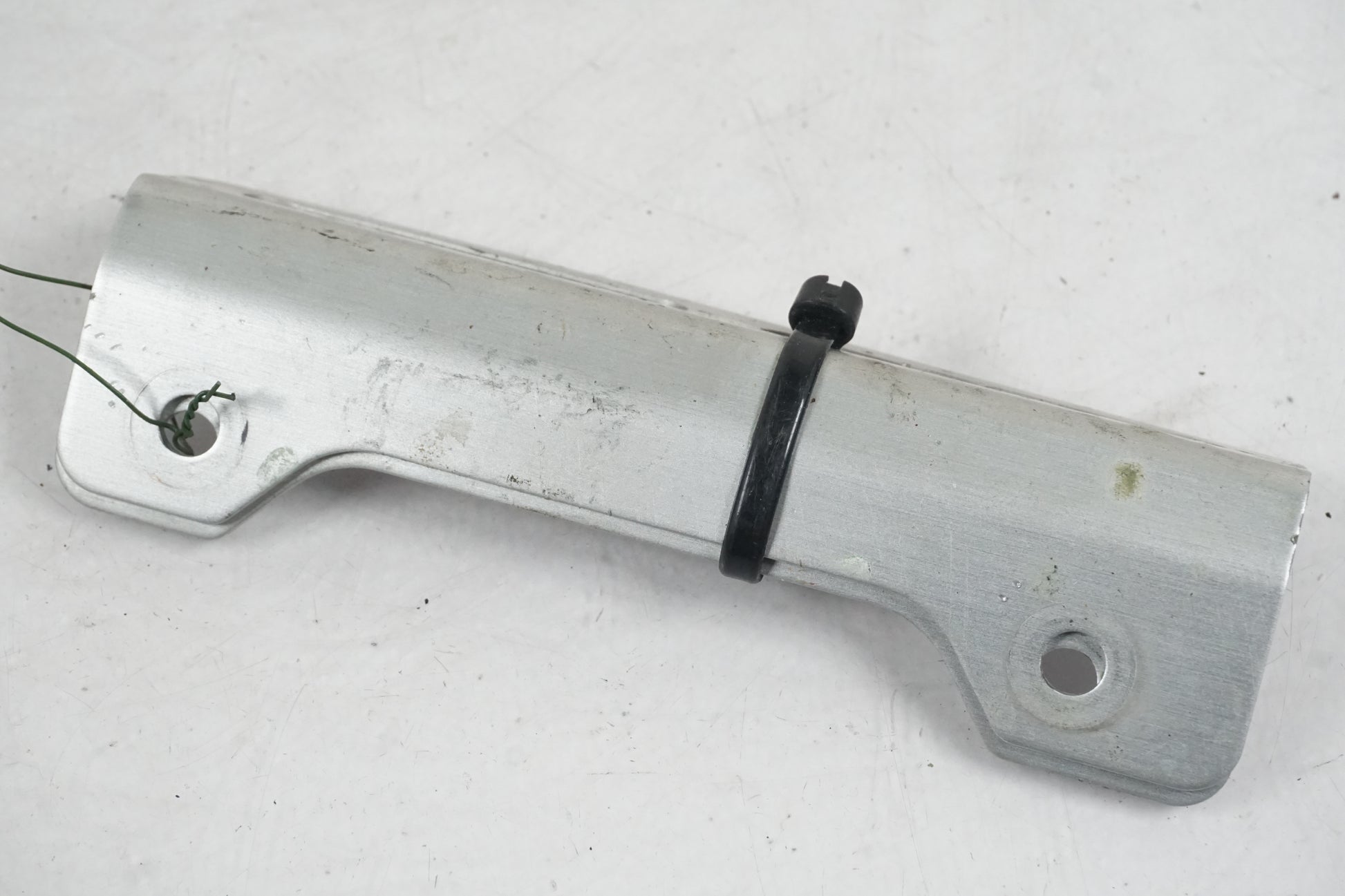 Baksidan på Vattenkyldekor från en Honda CB 600 Hornet -2003 motorcykel.