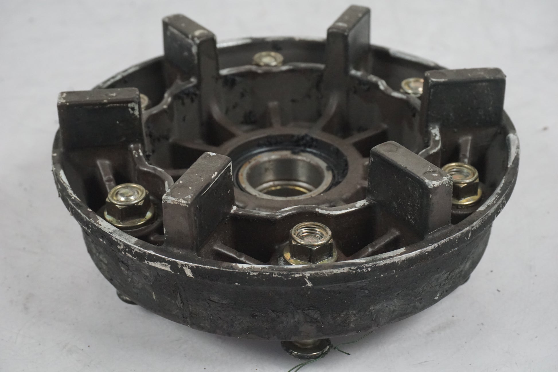 Snett uppifrån på Drevfäste från en Cagiva Raptor 1000 -2002 motorcykel.