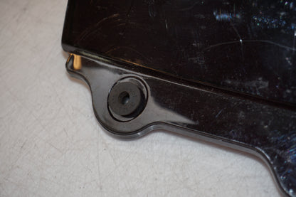 Snett uppifrån på Vindruta från en Suzuki GSX-R 600 -2004 motorcykel.