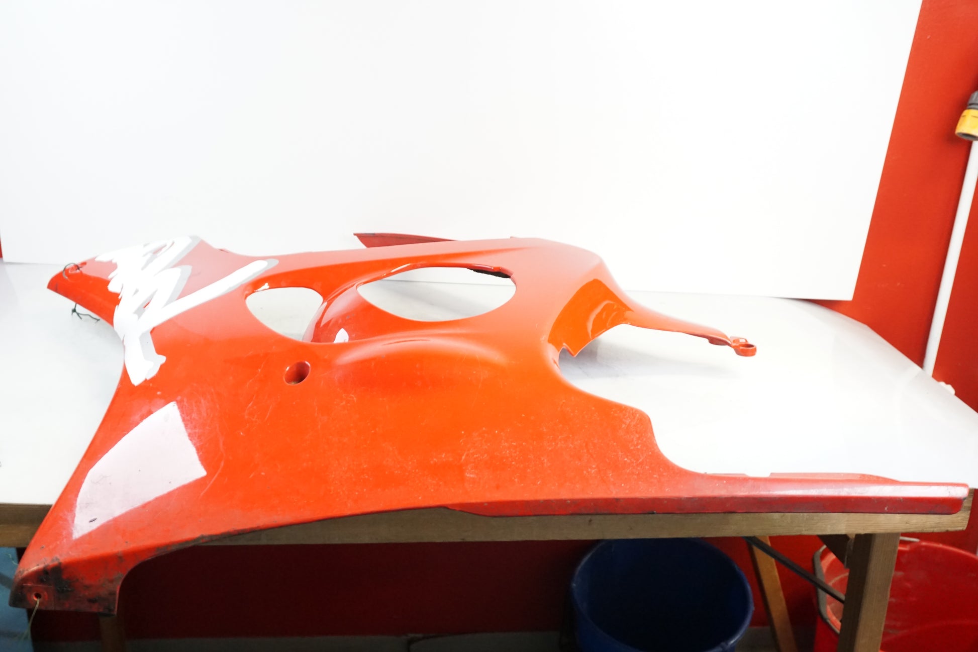 Baksidan på Sidkåpa från en Honda CBR 600 -1997 motorcykel.