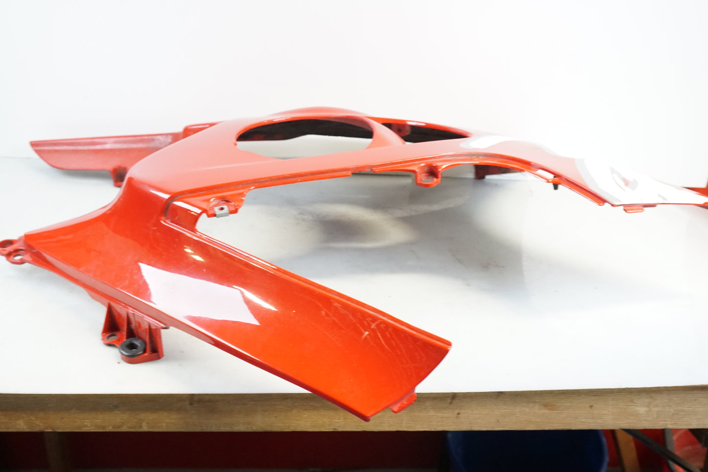 Vänster sida på Sidkåpa från en Honda CBR 600 -1997 motorcykel.