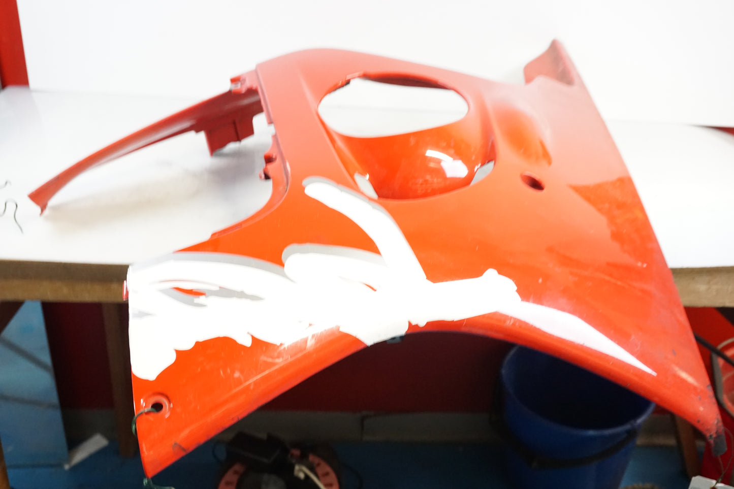 Snett uppifrån på Sidkåpa från en Honda CBR 600 -1997 motorcykel.