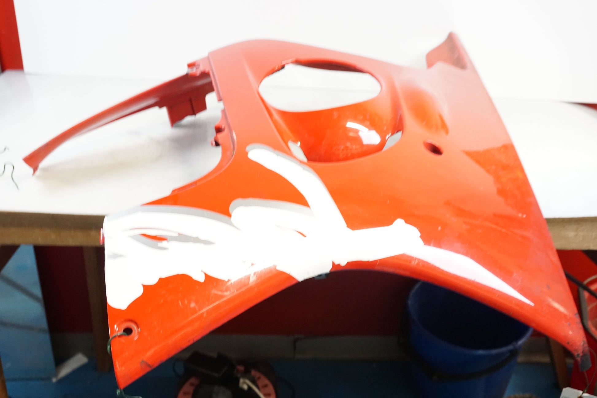 Snett uppifrån på Sidkåpa från en Honda CBR 600 -1997 motorcykel.