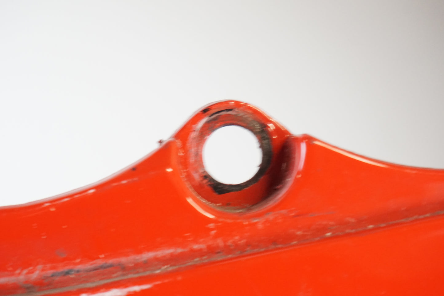 Snett nerifrån på Sidkåpa från en Honda CBR 600 -1997 motorcykel.