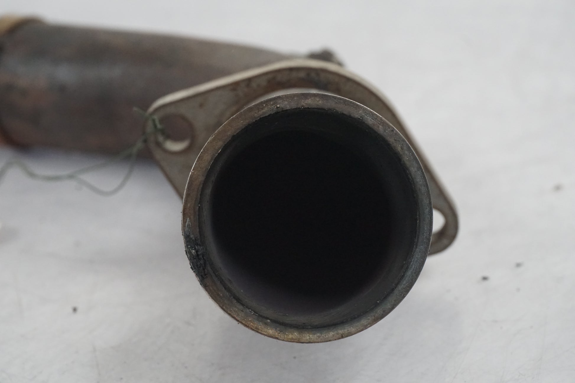 Höger sida på Grenrör från en Cagiva Raptor 1000 -2002 motorcykel.