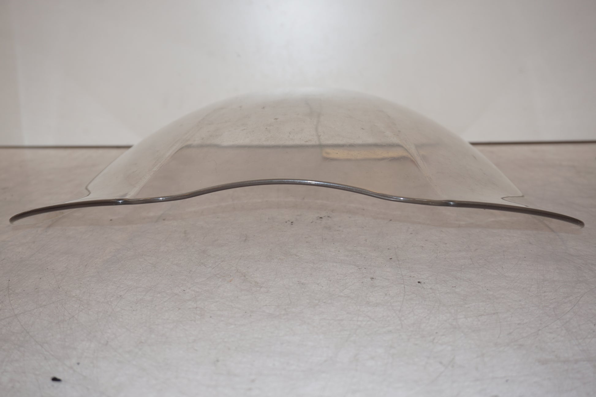 Vänster sida på Vindruta från en BMW F 800 ST -2010 motorcykel.