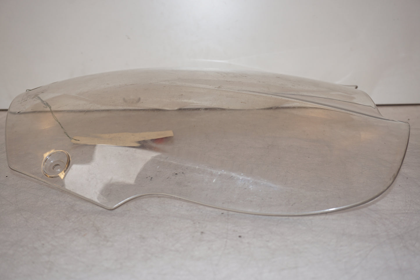 Snett uppifrån på Vindruta från en BMW F 800 ST -2010 motorcykel.