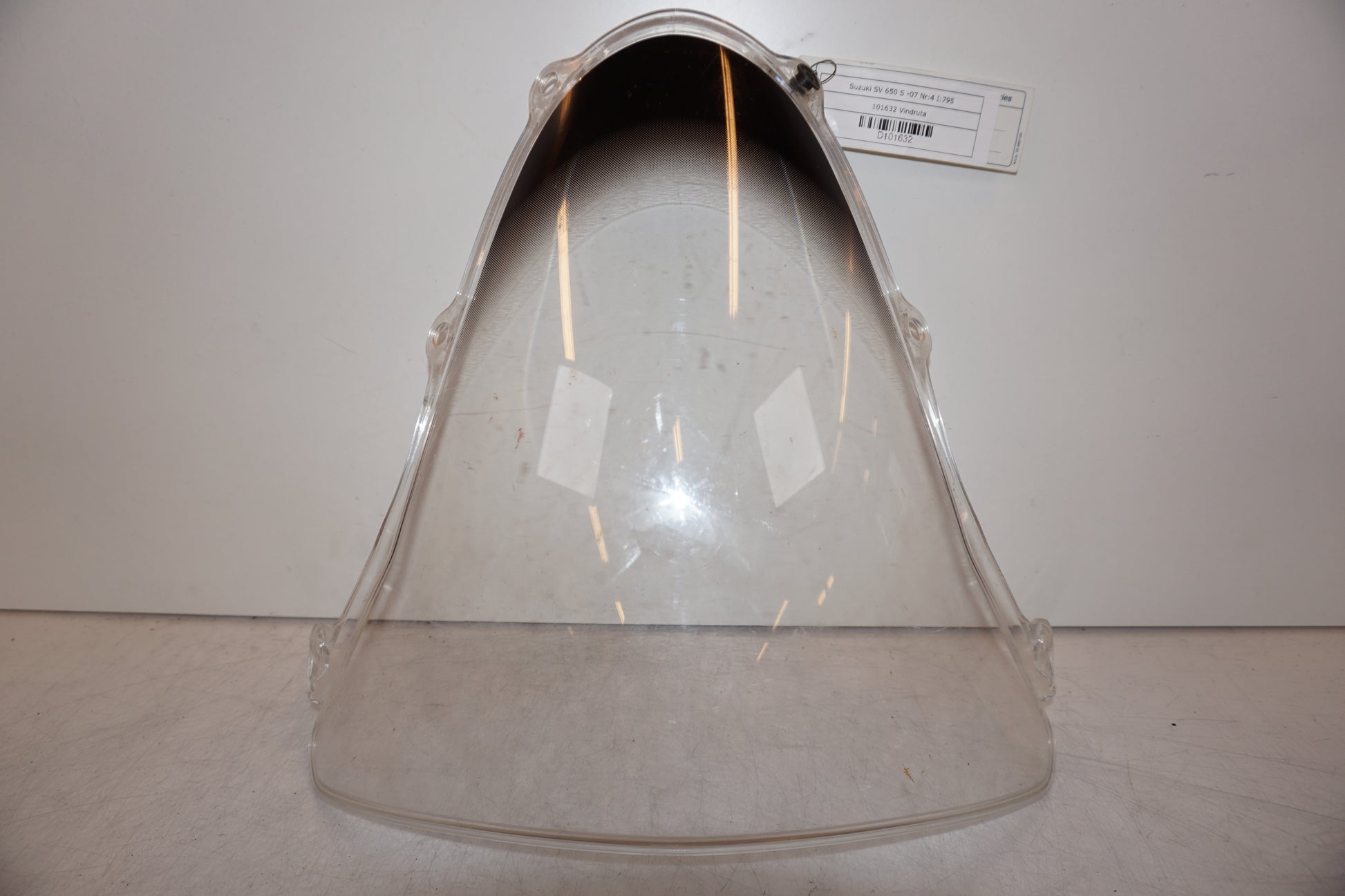 Framsidan på Vindruta från en Suzuki SV 650 -2007 motorcykel.