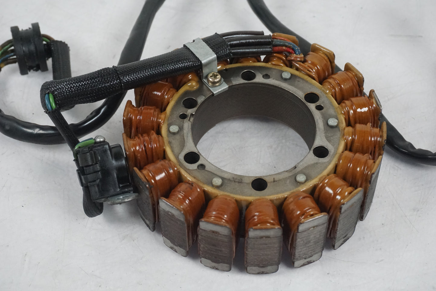 Extrabild1 på Generator från en Cagiva Raptor 1000 -2002 motorcykel.