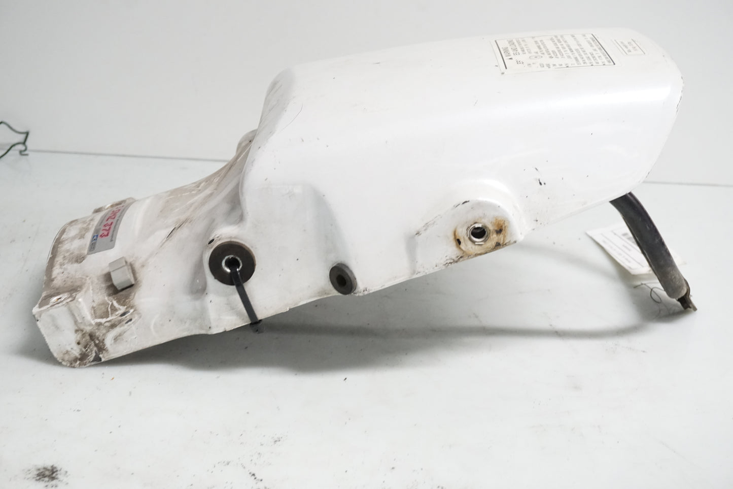 Snett nerifrån på Bakskärm från en Honda XL 600 V -1997 motorcykel.