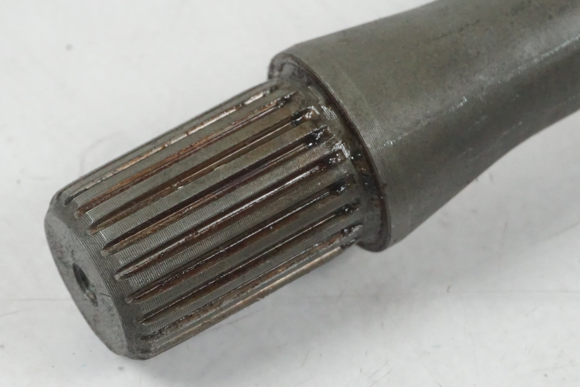 Snett nerifrån på Slutväxel från en Suzuki VL 1500 -1998 motorcykel.