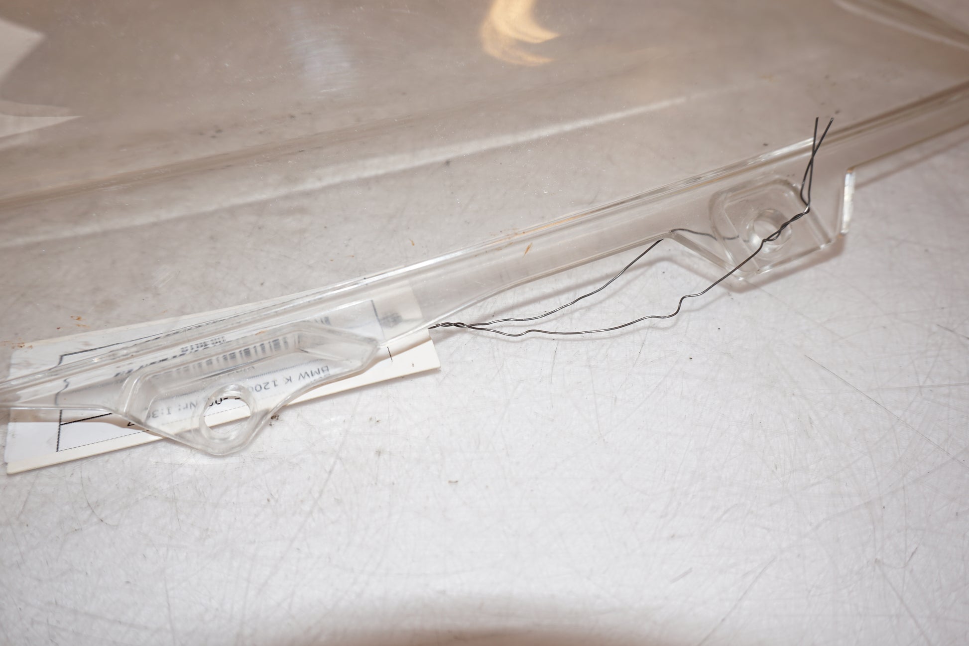 Vänster sida på Vindruta från en BMW K 1200 S -2006 motorcykel.