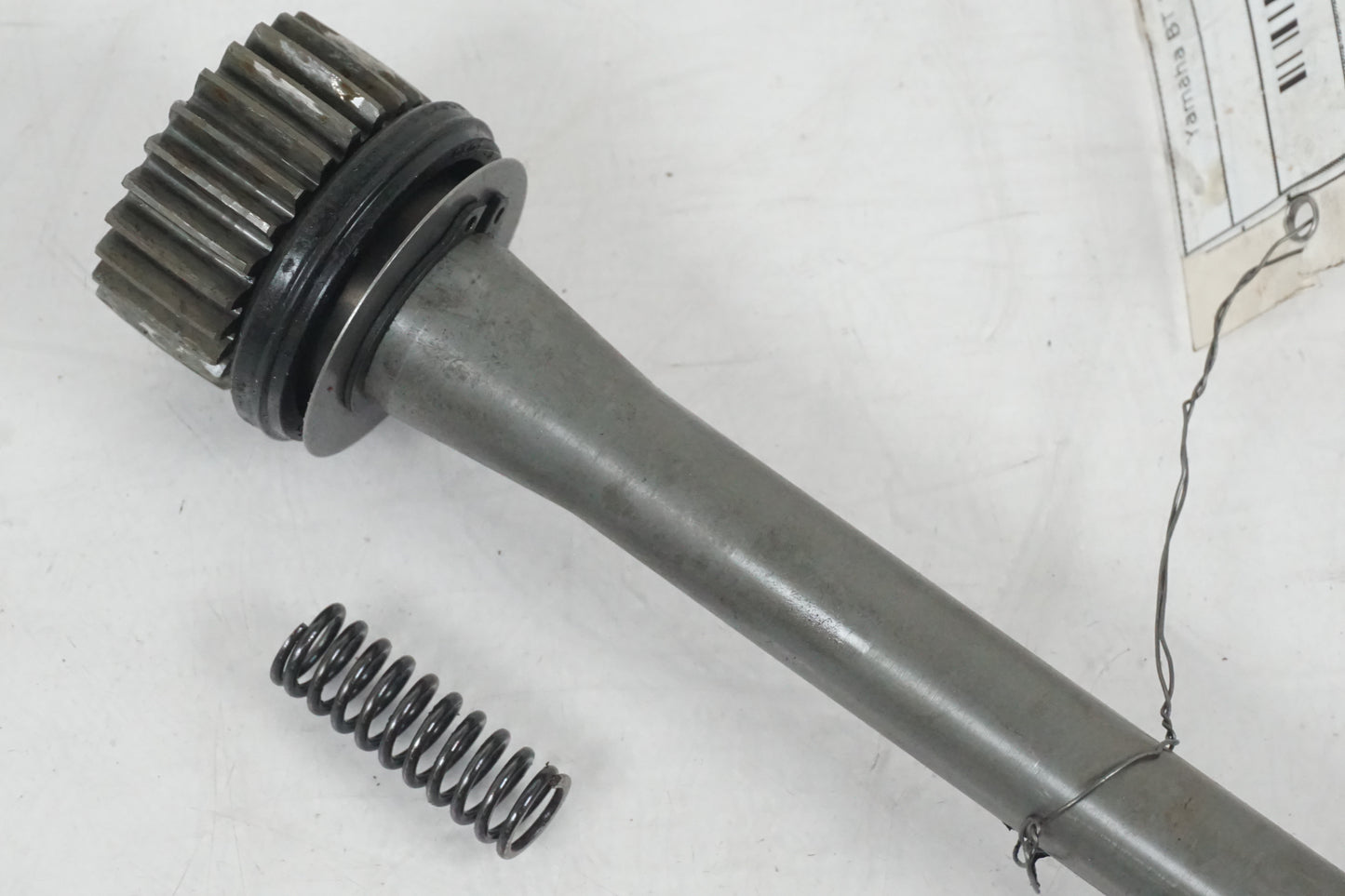 Baksidan på Kardanaxel från en Yamaha BT 1100 -2004 motorcykel.