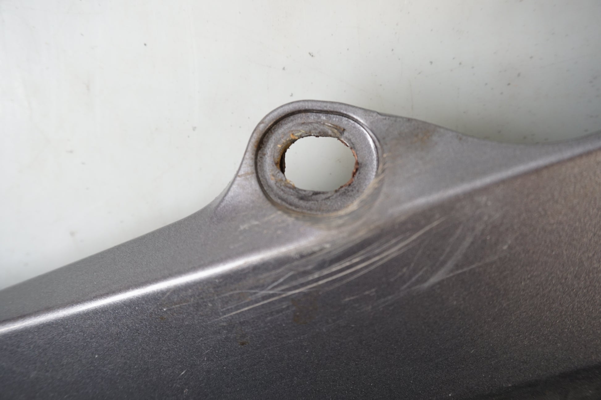 Baksidan på Sidkåpa från en Triumph Daytona 675 -2006 motorcykel.