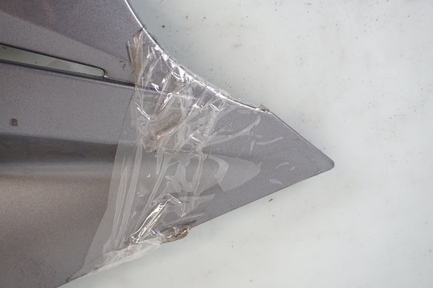 Höger sida på Sidkåpa från en Triumph Daytona 675 -2006 motorcykel.